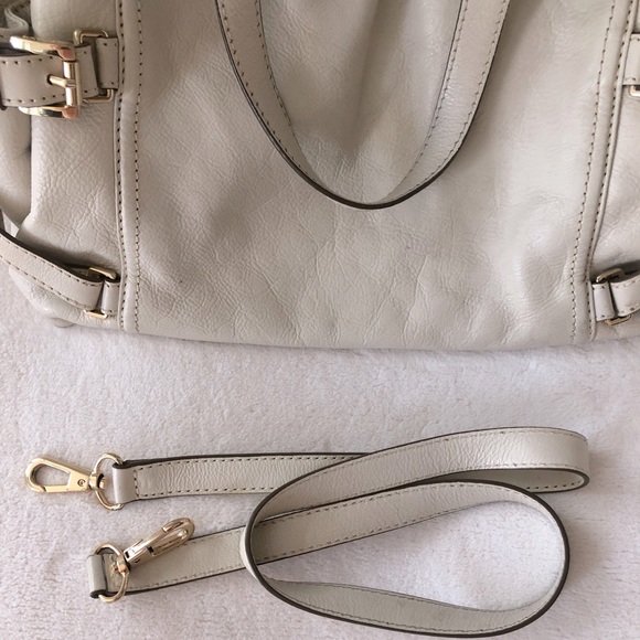 Michael Kors leather bag. - Picture 3 of 5